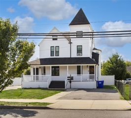 46 Park Avenue 4, Bay Shore, NY 11706