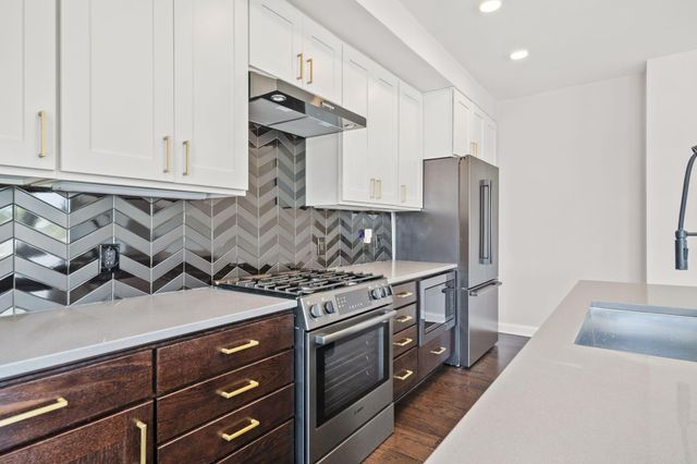 207 E 5th Avenue, Columbus, OH 43201