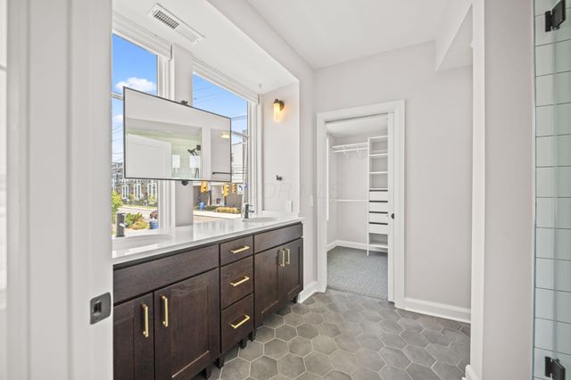 207 E 5th Avenue, Columbus, OH 43201