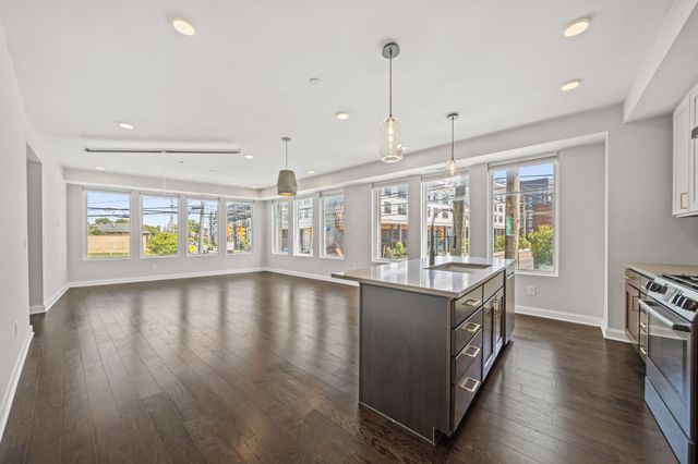 207 E 5th Avenue, Columbus, OH 43201