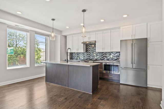 207 E 5th Avenue, Columbus, OH 43201
