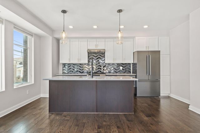 207 E 5th Avenue, Columbus, OH 43201
