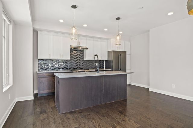 207 E 5th Avenue, Columbus, OH 43201