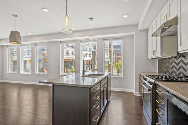 207 E 5th Avenue, Columbus, OH 43201