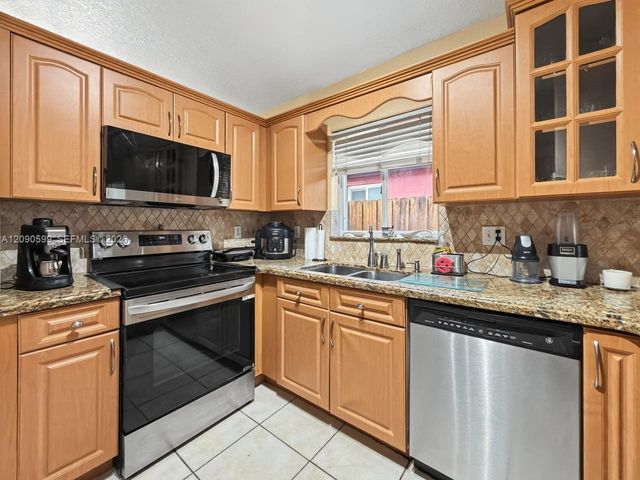 12711 NW 99th Place, Hialeah Gardens, FL 33018