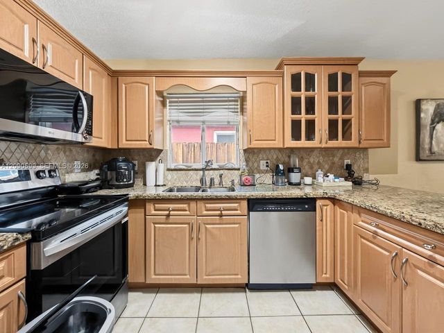 12711 NW 99th Place, Hialeah Gardens, FL 33018