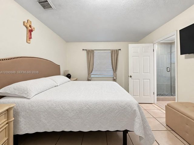 12711 NW 99th Place, Hialeah Gardens, FL 33018