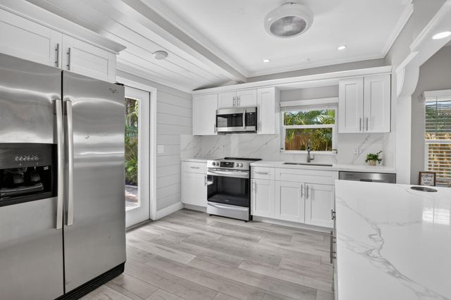 615 NE 13TH Avenue, Fort Lauderdale, FL 33304