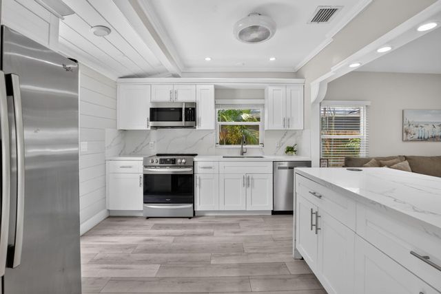 615 NE 13TH Avenue, Fort Lauderdale, FL 33304