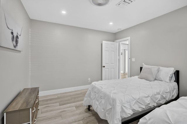 615 NE 13TH Avenue, Fort Lauderdale, FL 33304