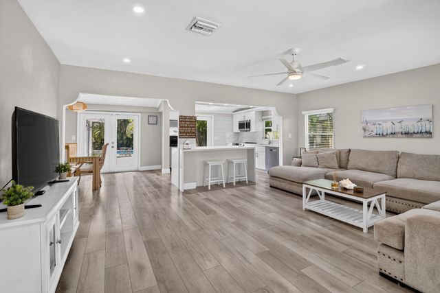 615 NE 13TH Avenue, Fort Lauderdale, FL 33304