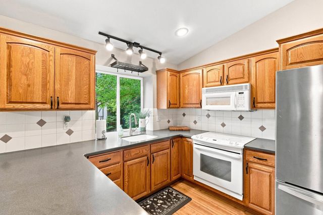 5516 E Birkenhead Ln, Colbert, WA 99005