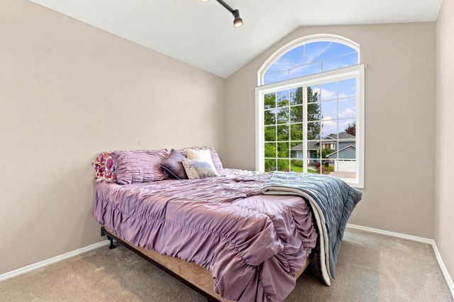 5516 E Birkenhead Ln, Colbert, WA 99005