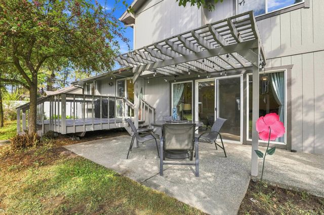 5516 E Birkenhead Ln, Colbert, WA 99005