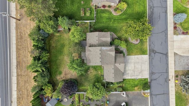5516 E Birkenhead Ln, Colbert, WA 99005