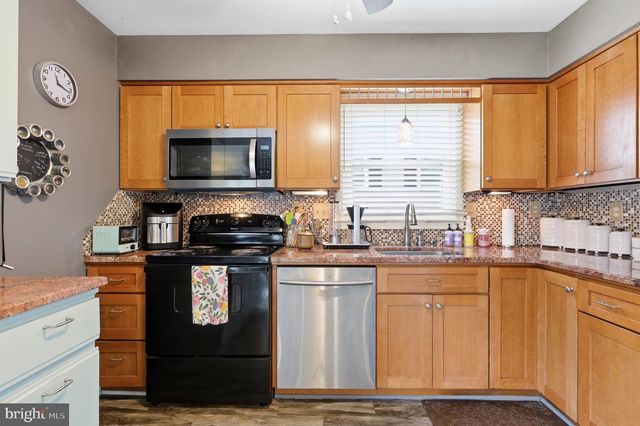 2002 CLOVER MILL RD, Quakertown, PA 18951