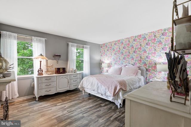 2002 CLOVER MILL RD, Quakertown, PA 18951