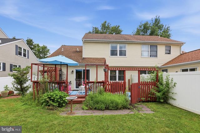 2002 CLOVER MILL RD, Quakertown, PA 18951