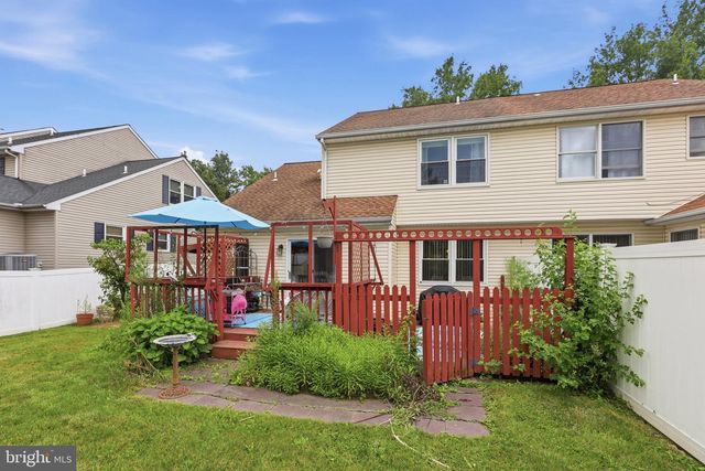 2002 CLOVER MILL RD, Quakertown, PA 18951