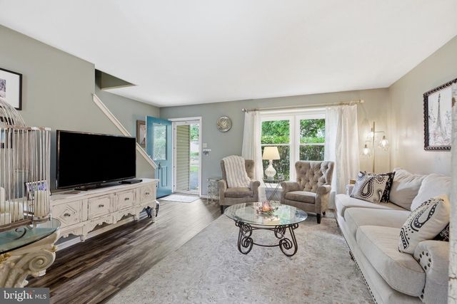 2002 CLOVER MILL RD, Quakertown, PA 18951