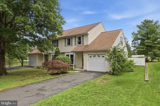 2002 CLOVER MILL RD, Quakertown, PA 18951