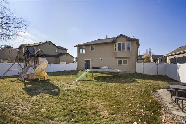 2057 S JAMES CIR, Clearfield, UT 84015