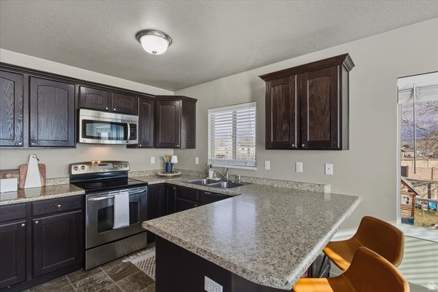 2057 S JAMES CIR, Clearfield, UT 84015