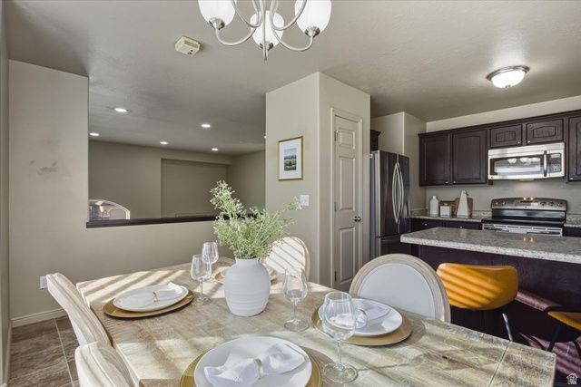 2057 S JAMES CIR, Clearfield, UT 84015