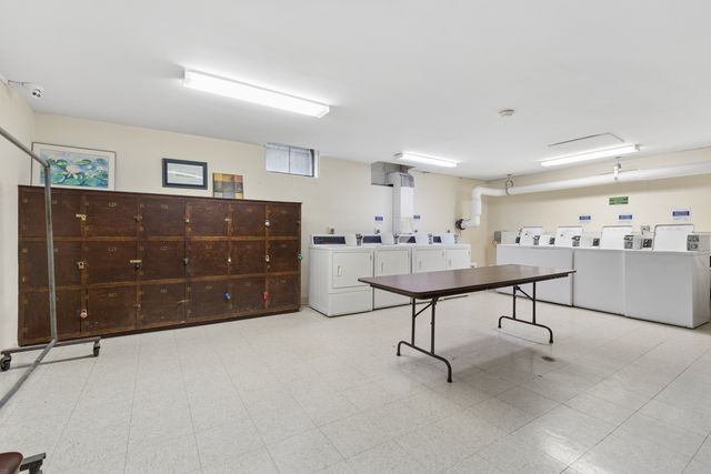 222 N Marion Street 2J, Oak Park, IL 60302