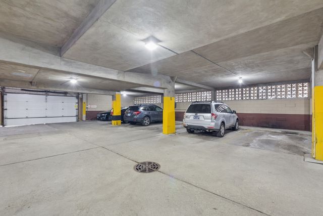 222 N Marion Street 2J, Oak Park, IL 60302