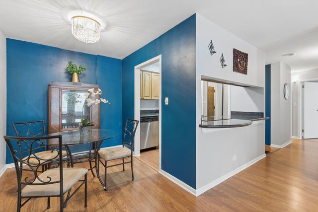 222 N Marion Street 2J, Oak Park, IL 60302