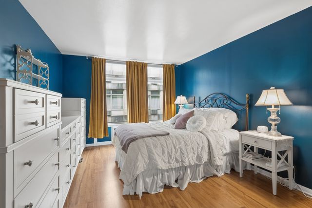 222 N Marion Street 2J, Oak Park, IL 60302