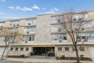 222 N Marion Street 2J, Oak Park, IL 60302