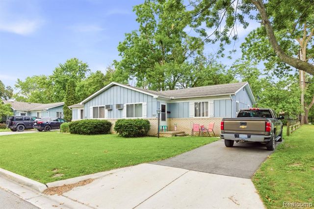625 S 11th Street, Saint Clair, MI 48079