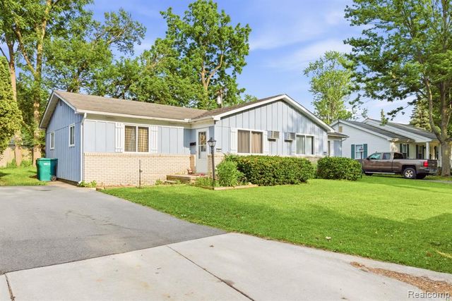 625 S 11th Street, Saint Clair, MI 48079