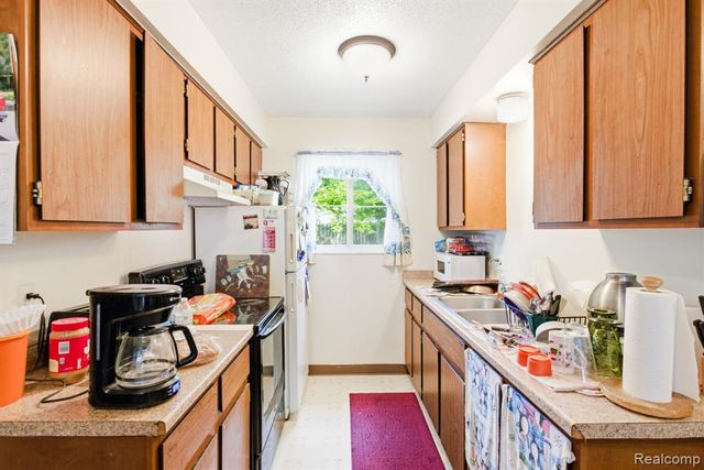 625 S 11th Street, Saint Clair, MI 48079