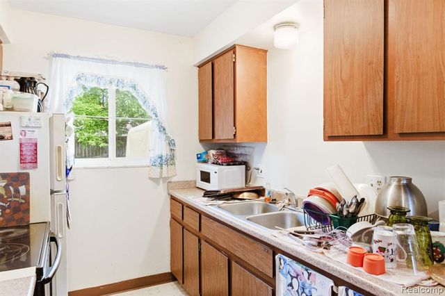 625 S 11th Street, Saint Clair, MI 48079