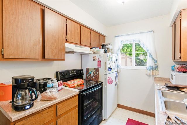 625 S 11th Street, Saint Clair, MI 48079
