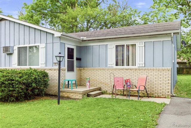 625 S 11th Street, Saint Clair, MI 48079