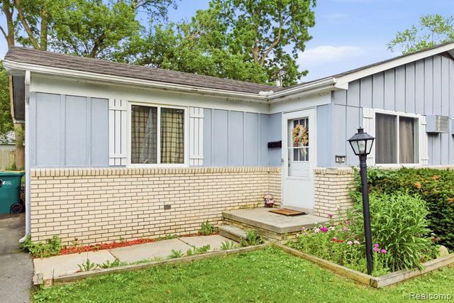 625 S 11th Street, Saint Clair, MI 48079