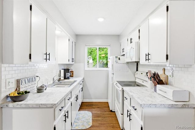 625 S 11th Street, Saint Clair, MI 48079