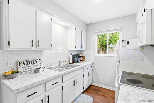 625 S 11th Street, Saint Clair, MI 48079