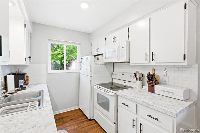625 S 11th Street, Saint Clair, MI 48079