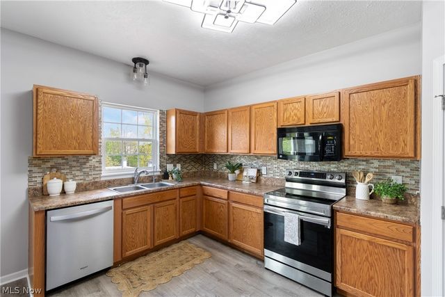 174 Brixton Way, Wadsworth, OH 44281