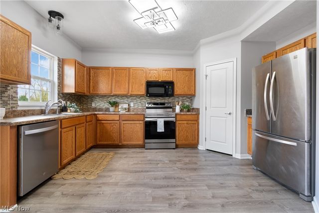 174 Brixton Way, Wadsworth, OH 44281