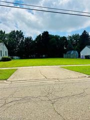 1252 Beatrice Street, Flushing, MI 48433