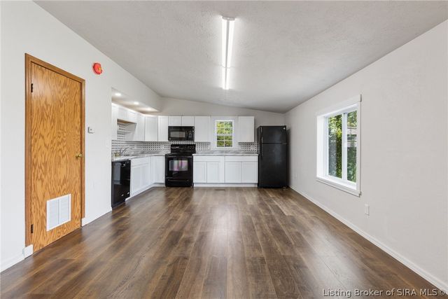 10055 Old Highway 111 SE, Elizabeth, IN 47117