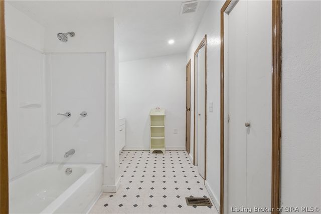10055 Old Highway 111 SE, Elizabeth, IN 47117