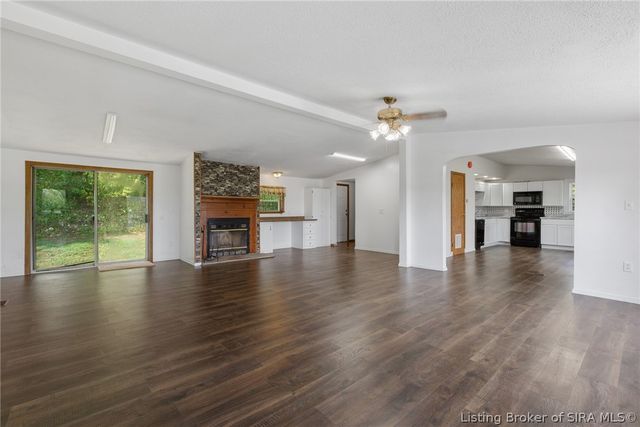 10055 Old Highway 111 SE, Elizabeth, IN 47117