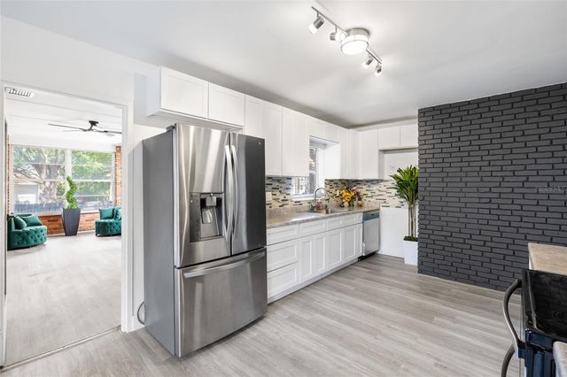 8510 N SEMINOLE AVENUE, Tampa, FL 33604